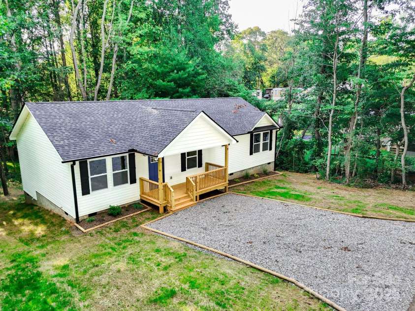 9 Silent Place, Asheville, NC 28806.  MLS# CAR4251708, YatesRealty ID 24752. 