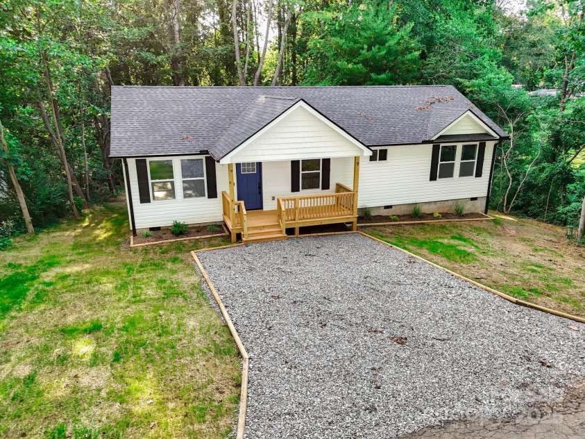 9 Silent Place, Asheville, NC 28806.  MLS# CAR4251708, YatesRealty ID 24752. 