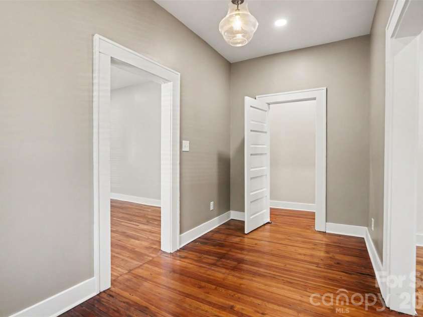 4118 Glory Street, Charlotte, NC 28206.  MLS# CAR4378131, YatesRealty ID 24753. Flex Space