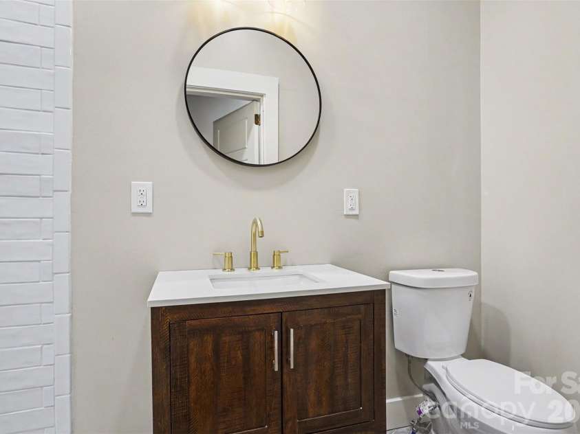 4118 Glory Street, Charlotte, NC 28206.  MLS# CAR4378131, YatesRealty ID 24753. Newly Added Bathroom 2