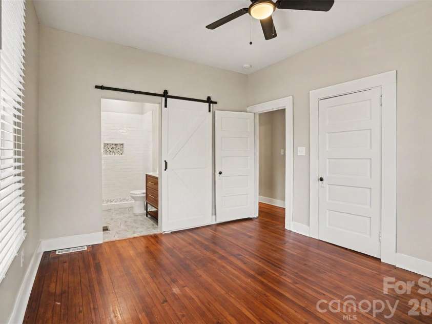 4118 Glory Street, Charlotte, NC 28206.  MLS# CAR4378131, YatesRealty ID 24753. Primary Bedroom with En-Suite