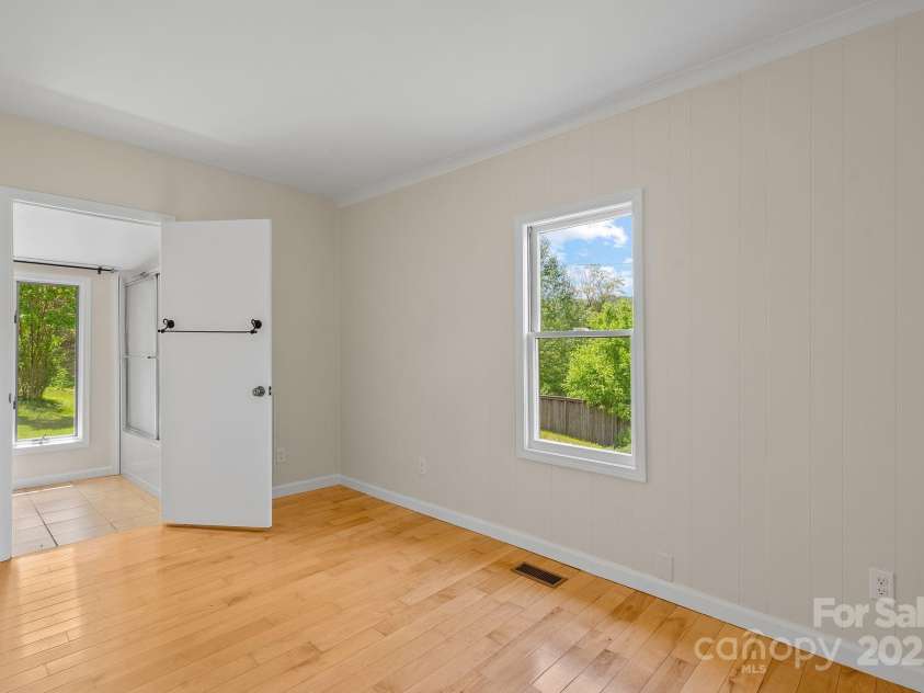 443 OX CREEK Road, Weaverville, NC 28787.  MLS# CAR4251407, YatesRealty ID 24753. 