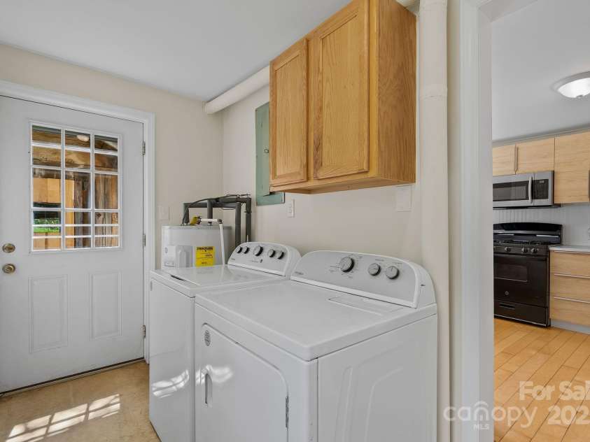 443 OX CREEK Road, Weaverville, NC 28787.  MLS# CAR4251407, YatesRealty ID 24753. Mudroom/ Laundry