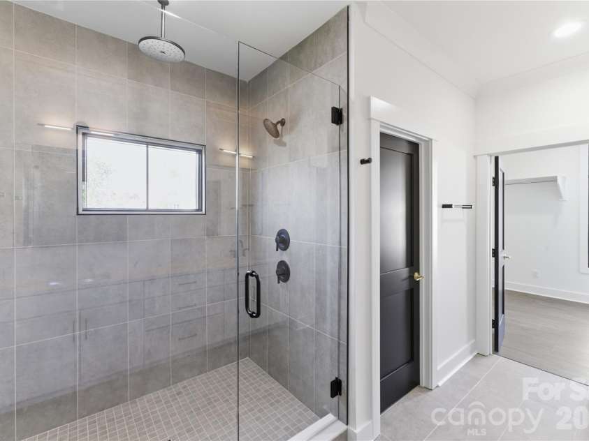 9408 Greyson Ridge Drive, Charlotte, NC 28277.  MLS# CAR4354369, YatesRealty ID 24754. Primary Bath