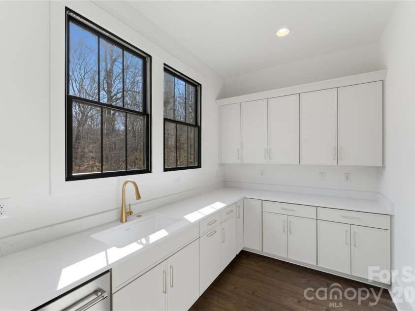 9408 Greyson Ridge Drive, Charlotte, NC 28277.  MLS# CAR4354369, YatesRealty ID 24754. Scullery