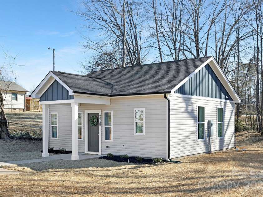 519 19th Street, Hickory, NC 28602.  MLS# CAR4269400, YatesRealty ID 24759. Representation