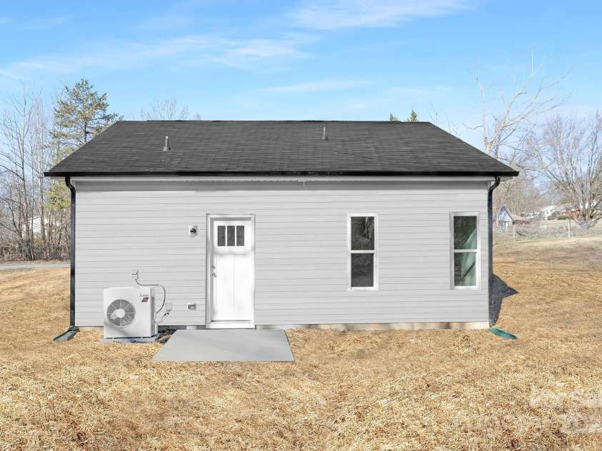 519 19th Street, Hickory, NC 28602.  MLS# CAR4269400, YatesRealty ID 24759. Representation
