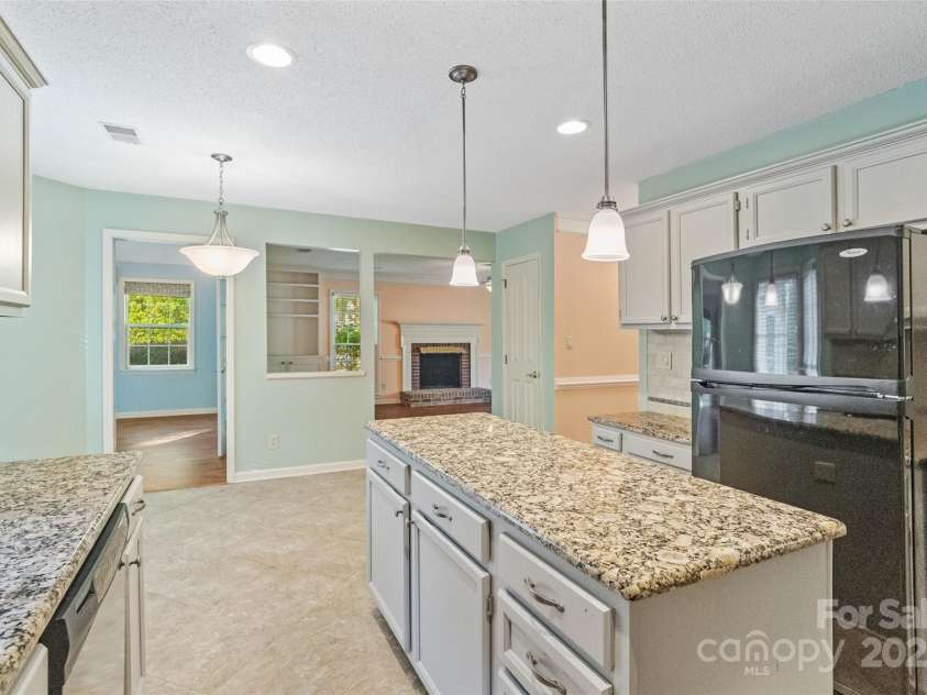 9100 Cameron Wood Drive, Charlotte, NC 28210.  MLS# CAR4248617, YatesRealty ID 24760. 
