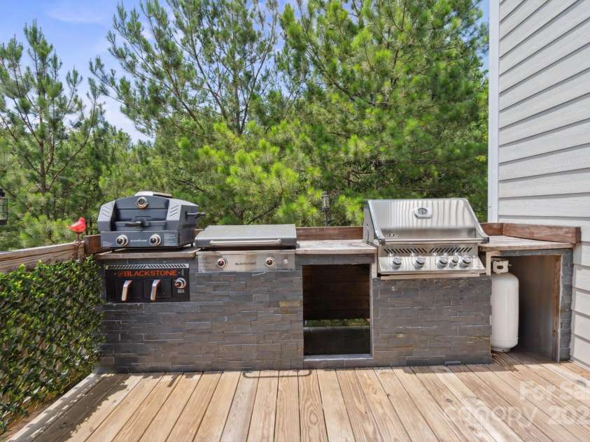 139 Sheep Path Drive, Mooresville, NC 28115.  MLS# CAR4274735, YatesRealty ID 24761. Grill station