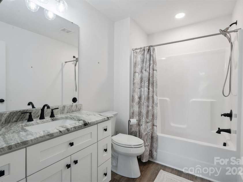 139 Sheep Path Drive, Mooresville, NC 28115.  MLS# CAR4274735, YatesRealty ID 24761. Upstairs Full Bath