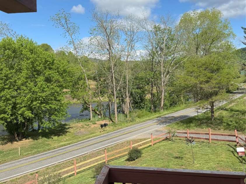7 Noland Drive, Clyde, NC 28721.  MLS# CAR4379667, YatesRealty ID 24761. Deck