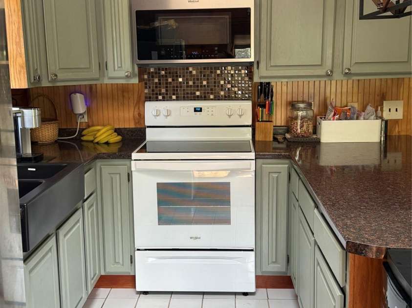 7 Noland Drive, Clyde, NC 28721.  MLS# CAR4379667, YatesRealty ID 24761. Kitchen
