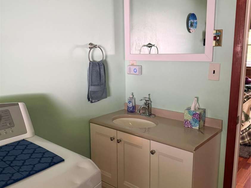 7 Noland Drive, Clyde, NC 28721.  MLS# CAR4379667, YatesRealty ID 24761. Master Bath