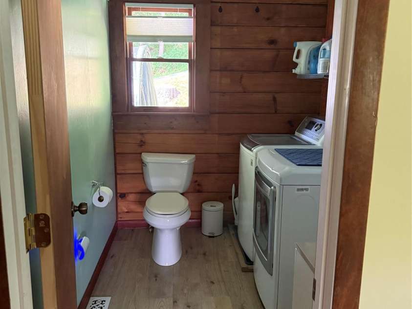 7 Noland Drive, Clyde, NC 28721.  MLS# CAR4379667, YatesRealty ID 24761. Master Bath