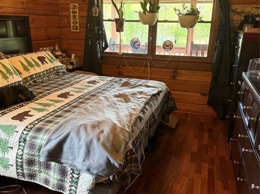 7 Noland Drive, Clyde, NC 28721.  MLS# CAR4379667, YatesRealty ID 24761. Master Bedroom