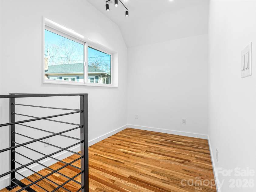 171 Houston Place, Asheville, NC 28801.  MLS# CAR4335456, YatesRealty ID 24763. Upper Level Flex/Office Space