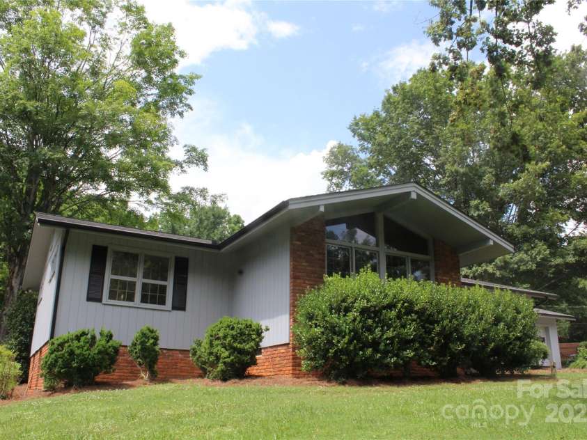 304 Terrace Place, Morganton, NC 28655.  MLS# CAR4277484, YatesRealty ID 24763. 