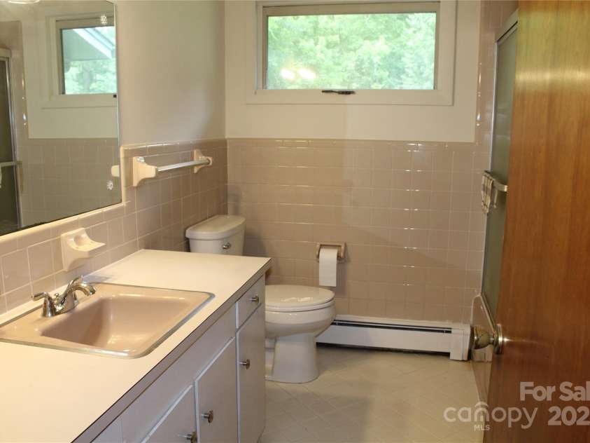 304 Terrace Place, Morganton, NC 28655.  MLS# CAR4277484, YatesRealty ID 24763. Hall bathroom