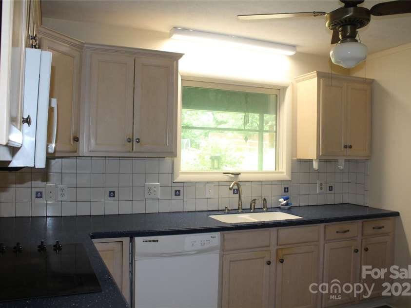 304 Terrace Place, Morganton, NC 28655.  MLS# CAR4277484, YatesRealty ID 24763. Kitchen/dining