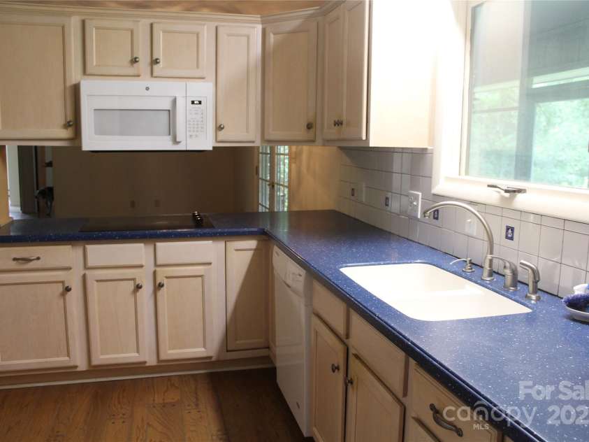 304 Terrace Place, Morganton, NC 28655.  MLS# CAR4277484, YatesRealty ID 24763. Kitchen/dining