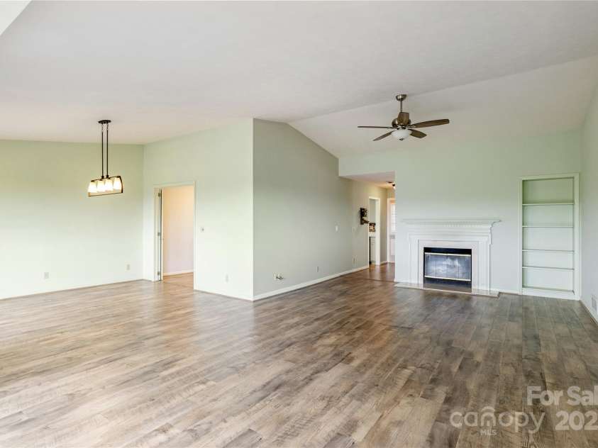 140 Bent Tree Drive, Hendersonville, NC 28739.  MLS# CAR4276557, YatesRealty ID 24764. Living area and gas fire place.