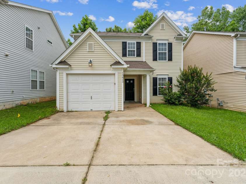 13413 Golden Apple Court, Charlotte, NC 28215.  MLS# CAR4265436, YatesRealty ID 24767. 