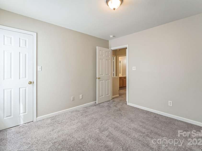 13413 Golden Apple Court, Charlotte, NC 28215.  MLS# CAR4265436, YatesRealty ID 24767. 