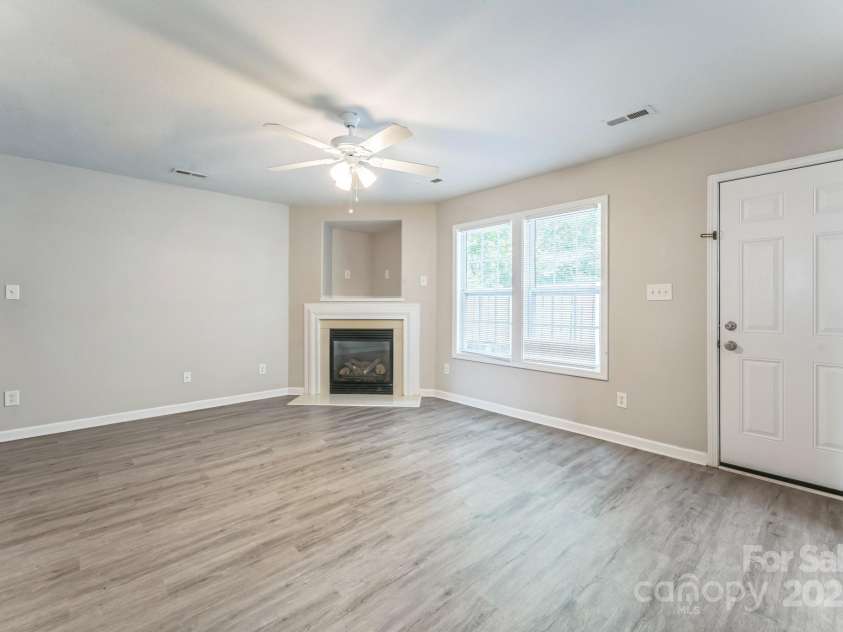 13413 Golden Apple Court, Charlotte, NC 28215.  MLS# CAR4265436, YatesRealty ID 24767. 