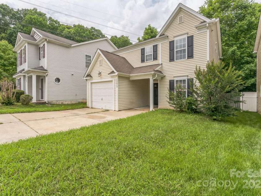 13413 Golden Apple Court, Charlotte, NC 28215.  MLS# CAR4265436, YatesRealty ID 24767. 