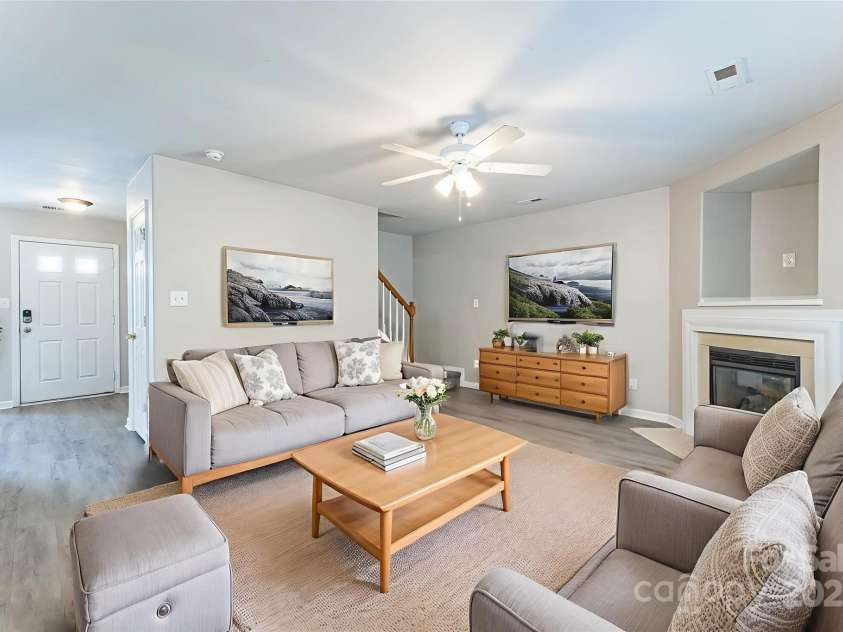 13413 Golden Apple Court, Charlotte, NC 28215.  MLS# CAR4265436, YatesRealty ID 24767. 