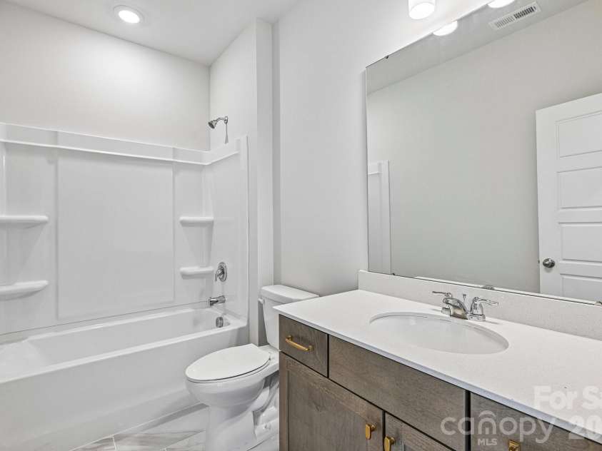 605 Banter Lane, Cramerton, NC 28032.  MLS# CAR4374152, YatesRealty ID 24768. Main level shared full bathroom
