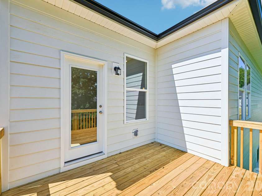 605 Banter Lane, Cramerton, NC 28032.  MLS# CAR4374152, YatesRealty ID 24768. Main level/upper deck