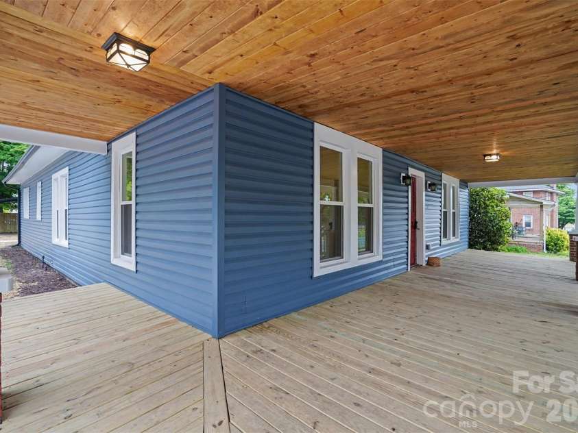 317 Ridge Avenue, Kannapolis, NC 28083.  MLS# CAR4371410, YatesRealty ID 24769. Front Porch