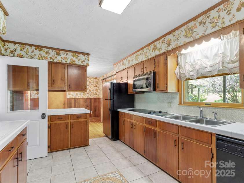 145 Appalachian Drive, Burnsville, NC 28714.  MLS# CAR4164720, YatesRealty ID 2477. 
