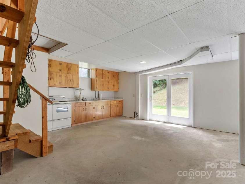 145 Appalachian Drive, Burnsville, NC 28714.  MLS# CAR4164720, YatesRealty ID 2477. 