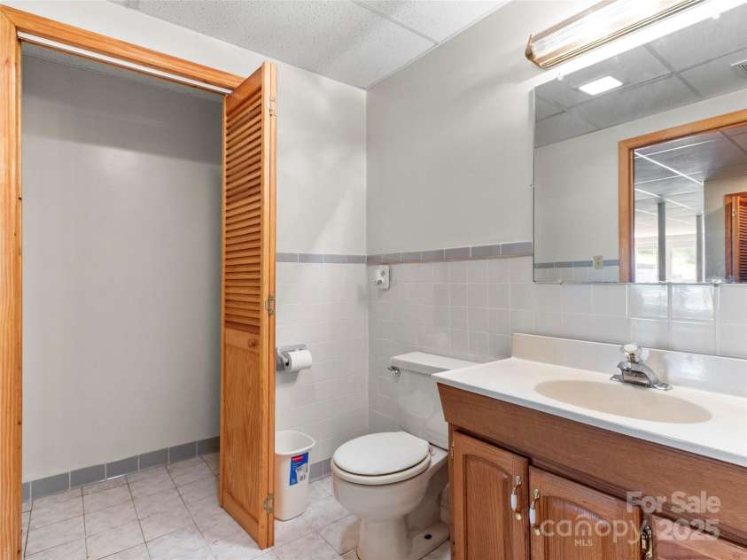 145 Appalachian Drive, Burnsville, NC 28714.  MLS# CAR4164720, YatesRealty ID 2477. 