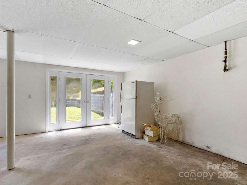 145 Appalachian Drive, Burnsville, NC 28714.  MLS# CAR4164720, YatesRealty ID 2477. 
