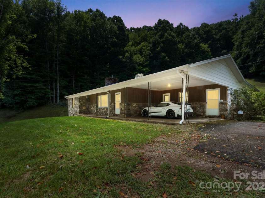 145 Appalachian Drive, Burnsville, NC 28714.  MLS# CAR4164720, YatesRealty ID 2477. 