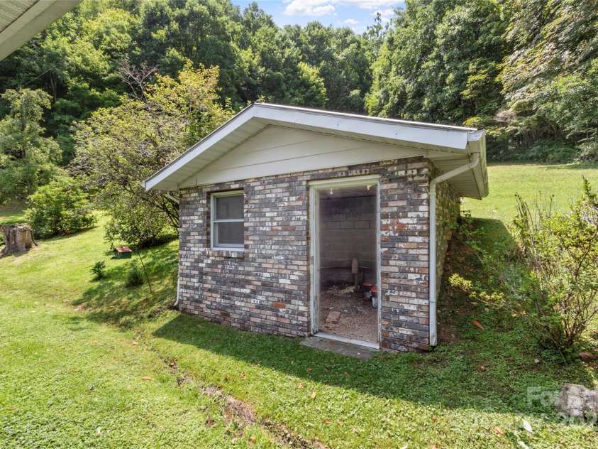 145 Appalachian Drive, Burnsville, NC 28714.  MLS# CAR4164720, YatesRealty ID 2477. Storage