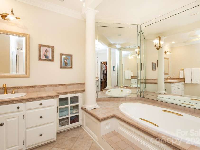 14900 Crooked Branch Lane, Charlotte, NC 28278.  MLS# CAR4312738, YatesRealty ID 2477. 