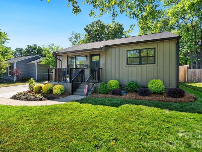 1939 Academy Street, Charlotte, NC 28205.  MLS# CAR4376177, YatesRealty ID 24770. 