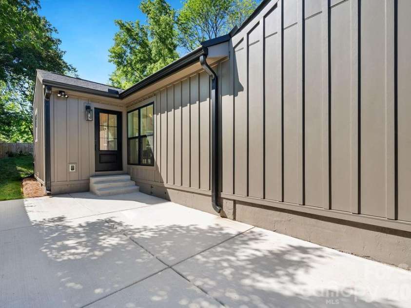 1939 Academy Street, Charlotte, NC 28205.  MLS# CAR4376177, YatesRealty ID 24770. Driveway