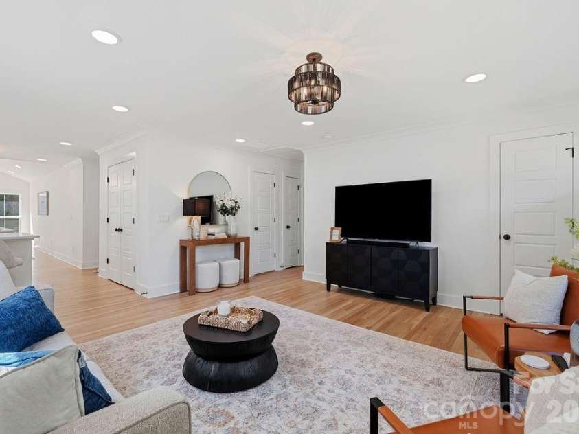 1939 Academy Street, Charlotte, NC 28205.  MLS# CAR4376177, YatesRealty ID 24770. Family Room