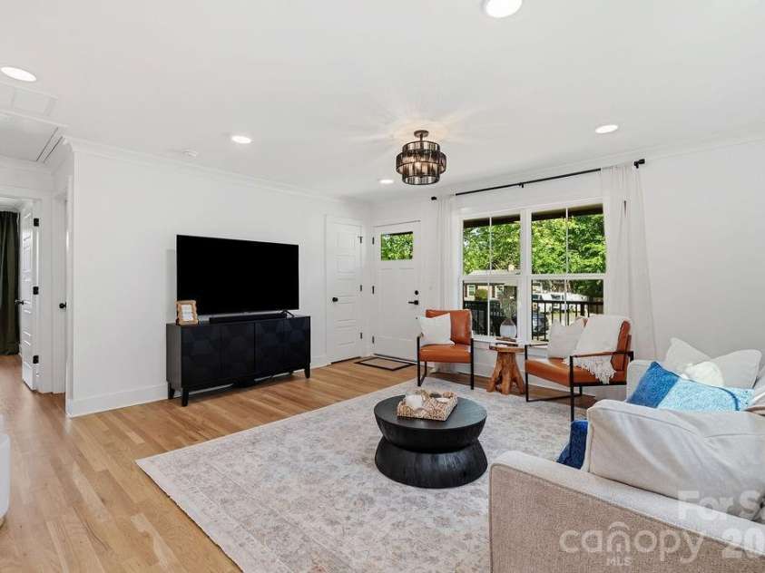 1939 Academy Street, Charlotte, NC 28205.  MLS# CAR4376177, YatesRealty ID 24770. Family Room