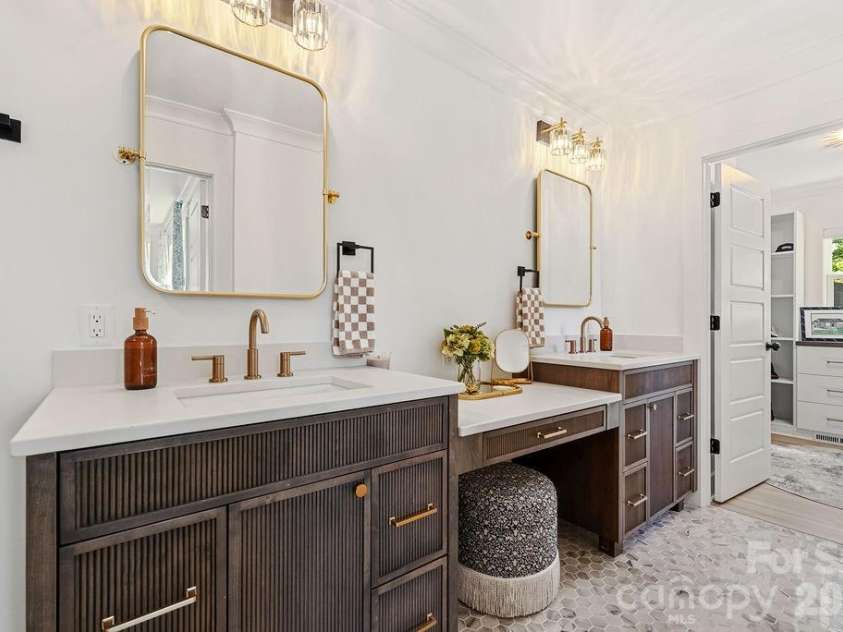 1939 Academy Street, Charlotte, NC 28205.  MLS# CAR4376177, YatesRealty ID 24770. Fluted Cabinets