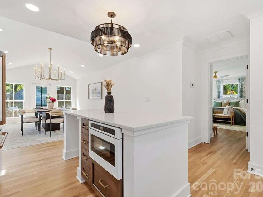 1939 Academy Street, Charlotte, NC 28205.  MLS# CAR4376177, YatesRealty ID 24770. Kitchen