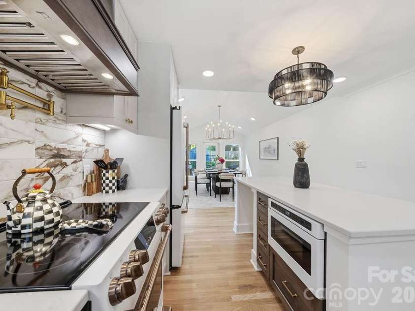 1939 Academy Street, Charlotte, NC 28205.  MLS# CAR4376177, YatesRealty ID 24770. Kitchen