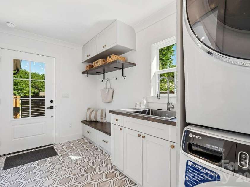 1939 Academy Street, Charlotte, NC 28205.  MLS# CAR4376177, YatesRealty ID 24770. Laundry Room