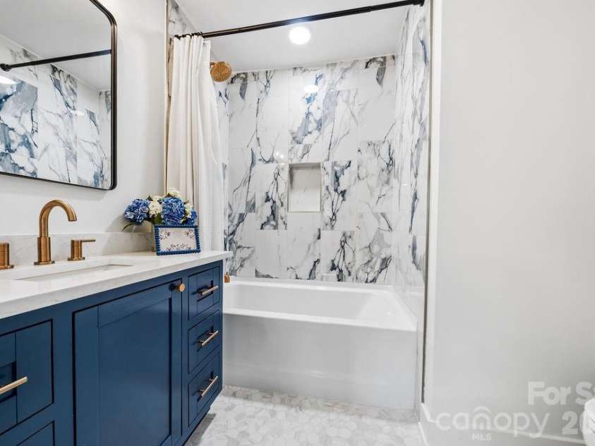 1939 Academy Street, Charlotte, NC 28205.  MLS# CAR4376177, YatesRealty ID 24770. Main Bath