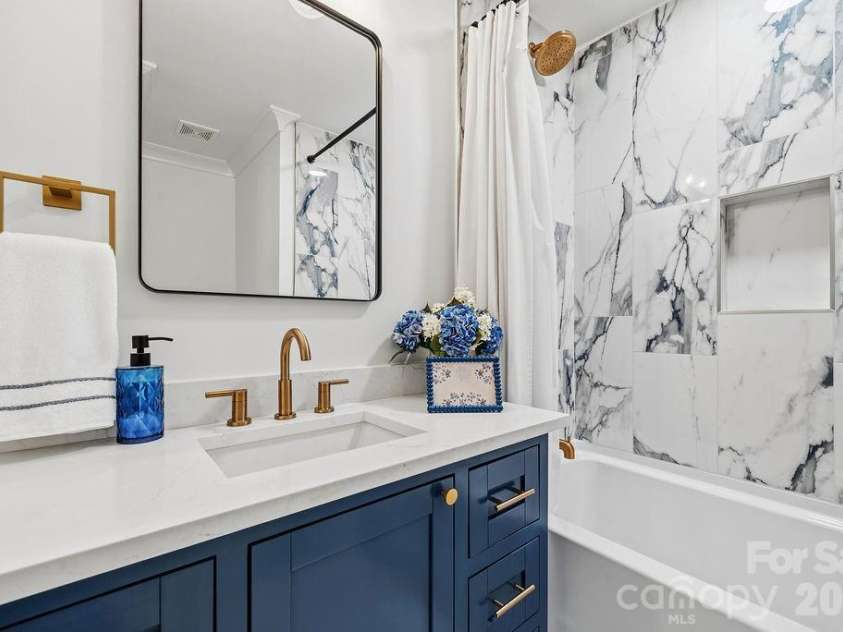 1939 Academy Street, Charlotte, NC 28205.  MLS# CAR4376177, YatesRealty ID 24770. Main Bath